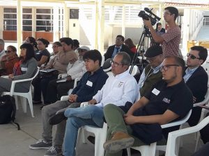 Gobernador y asistentes ante presentación de director